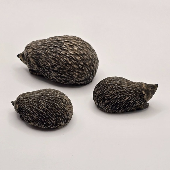 Vintage Hedgehog Figurine Set Resin Mother and Babies Woodland Animal Décor - Picture 5 of 10